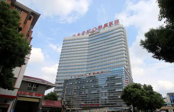 湘南学院附属医院割双眼皮成果怎么样？费用？蒋林朗医生信息+双眼皮价格好不好